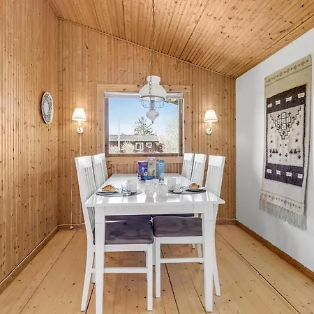 2 Bedroom Cozy In